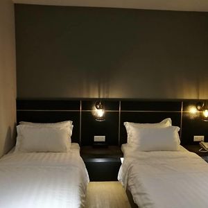 Deluxe Twin Room without window